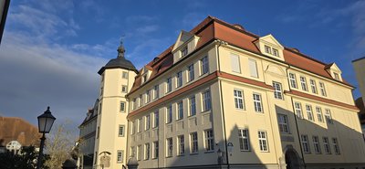 Grundschule Neues Schloss Schulgebäude der Grundschule Neues Schloss